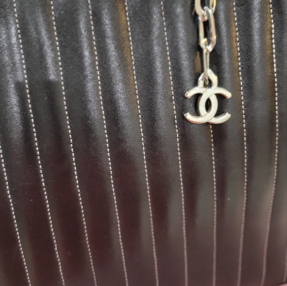 CHANEL MADEMOISELLE Black Leather Silver Hardware / Chain vertical tote - Picture 6 of 16